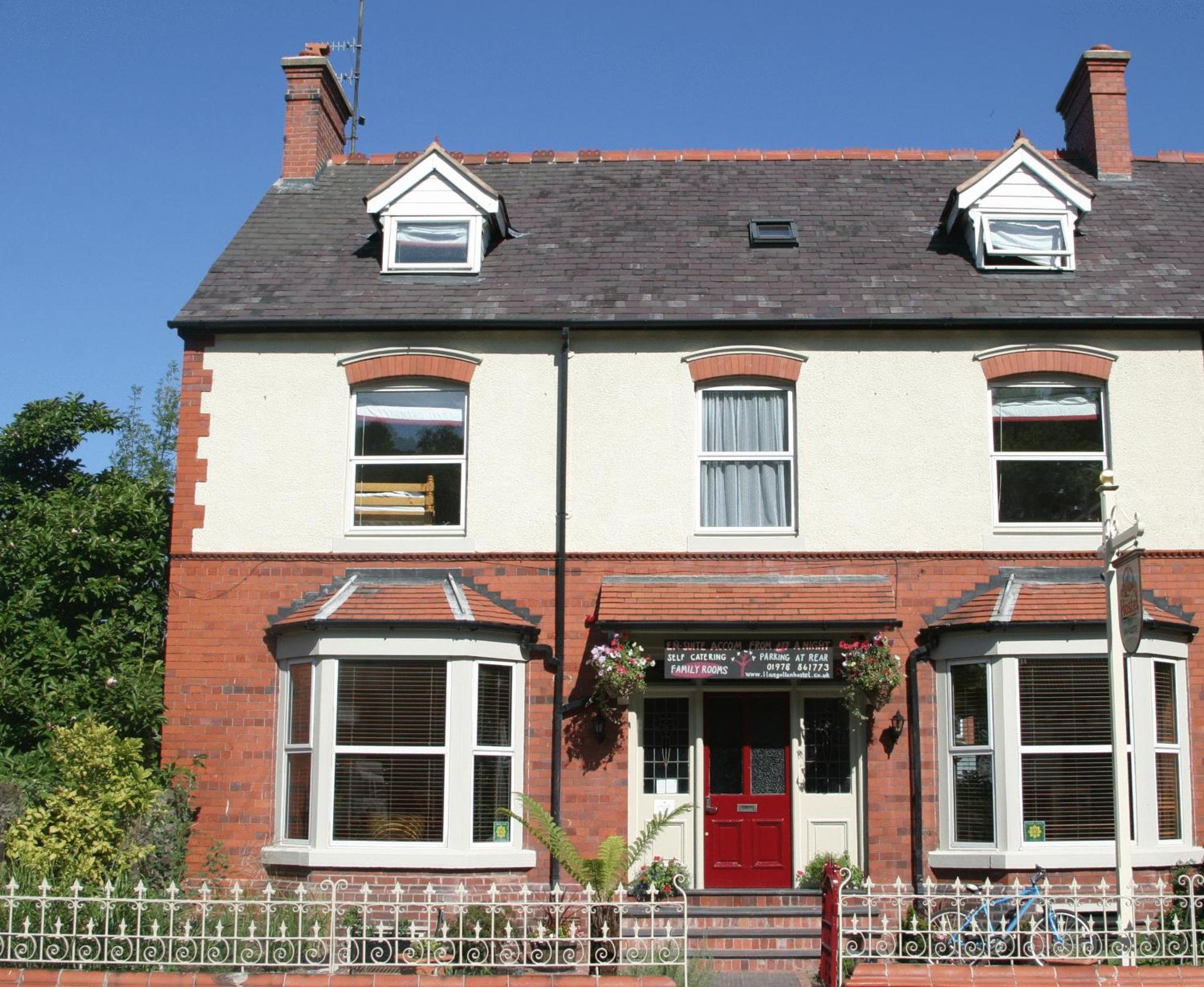 Llangollen Hostel Guest Rooms - No Dormitories - Self Catering Exterior foto
