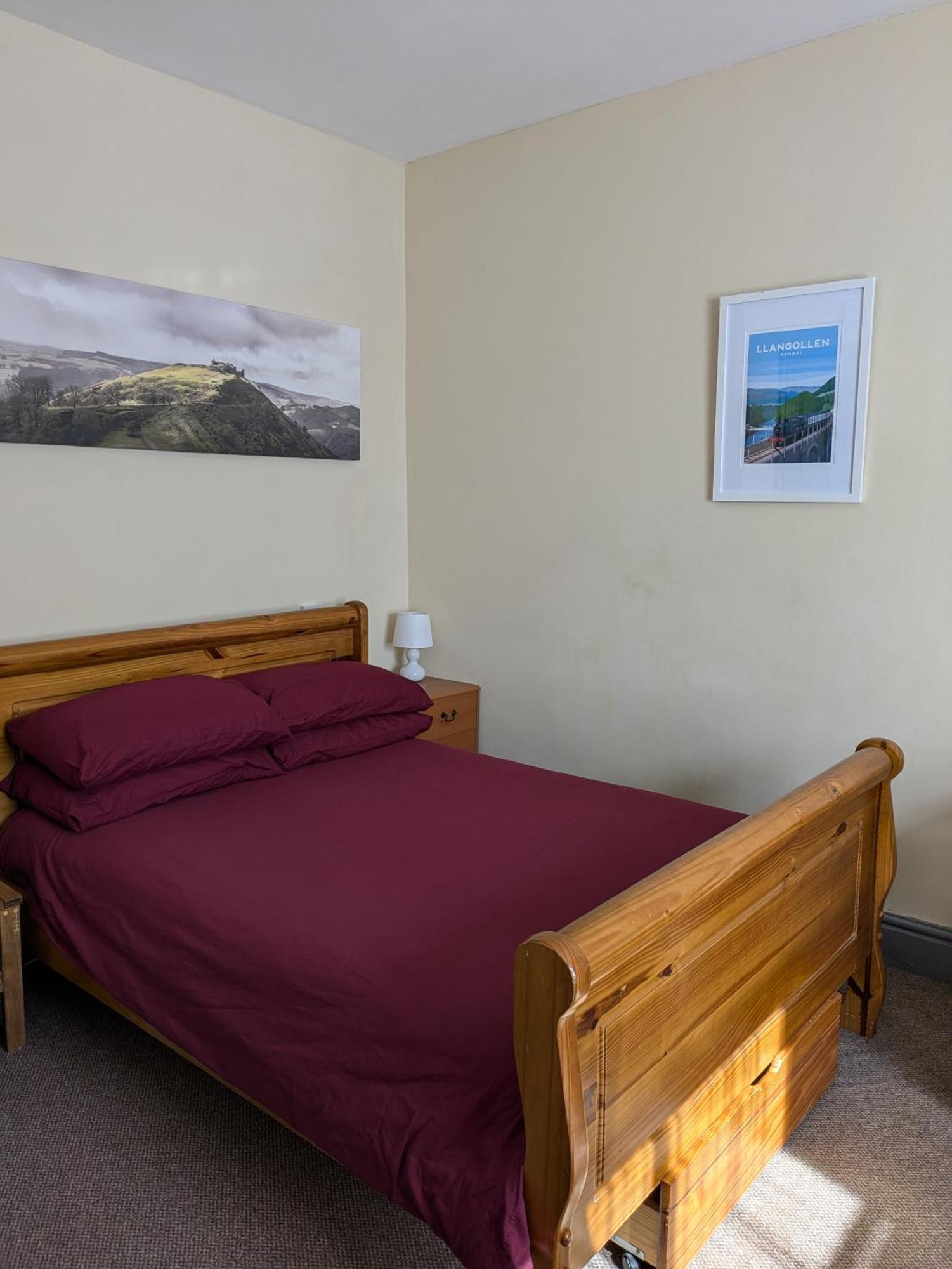 Llangollen Hostel Guest Rooms - No Dormitories - Self Catering Exterior foto