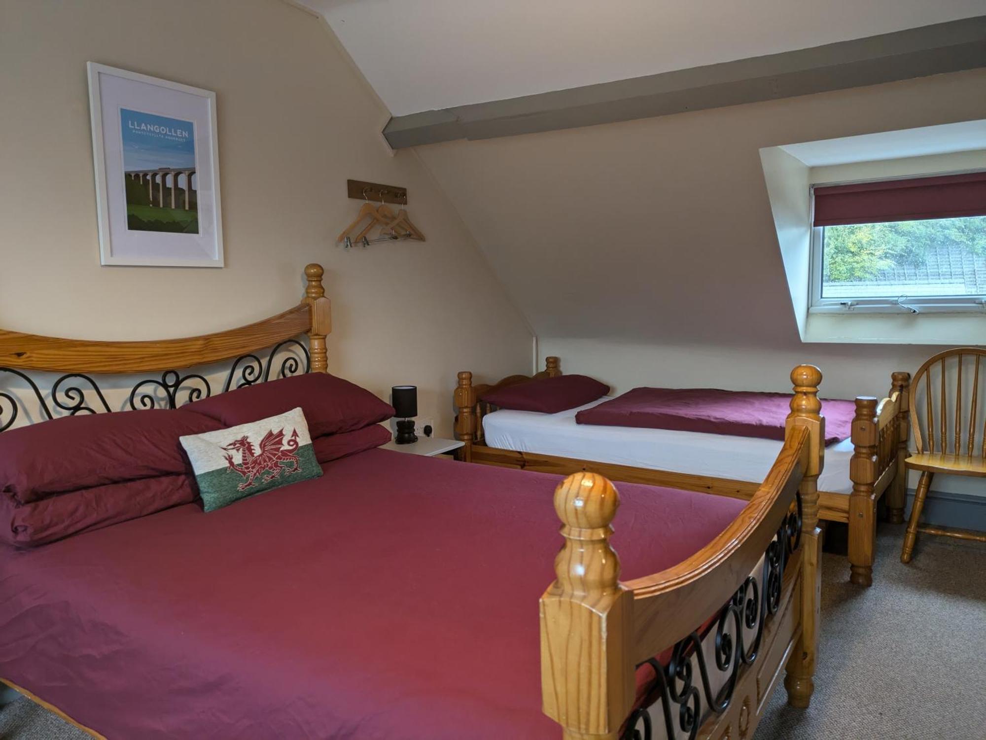 Llangollen Hostel Guest Rooms - No Dormitories - Self Catering Exterior foto